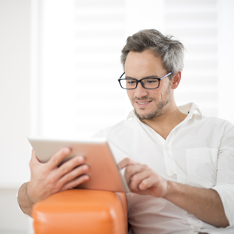 man_surfing_tablet